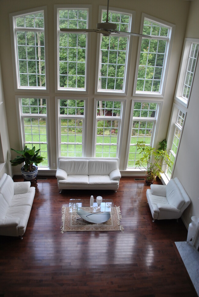 living room area - 3624 Stonewall Manor Dr