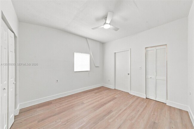 Building Photo - 402 NW 44th Ave