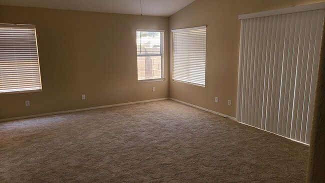 Building Photo - 33 N Sahuaro Dr