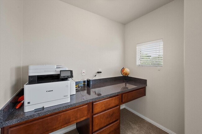 Building Photo - 1202 Killian Dr