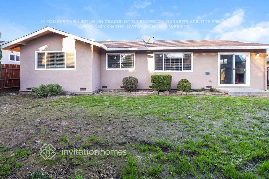 Building Photo - 1024 Woodridge Dr