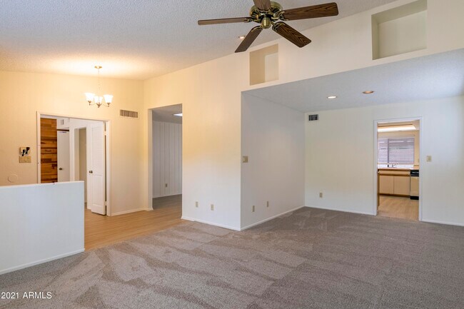 Building Photo - 966 E Morningstar Ln