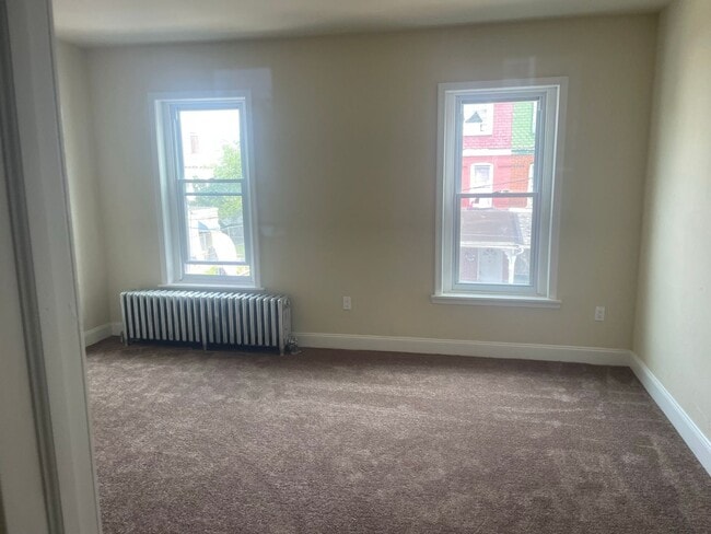 Building Photo - Large beautiful Home waiting for you