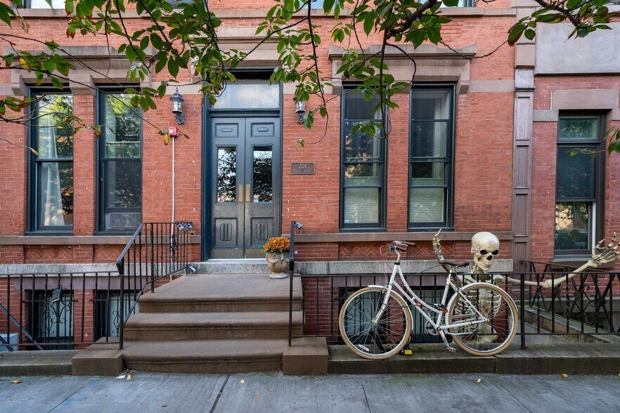 Building Photo - 201 Pavonia Ave