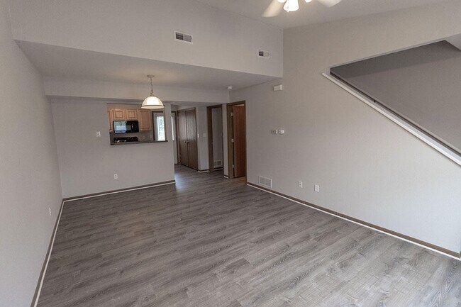 Building Photo - 2117 N Ballenger Ln