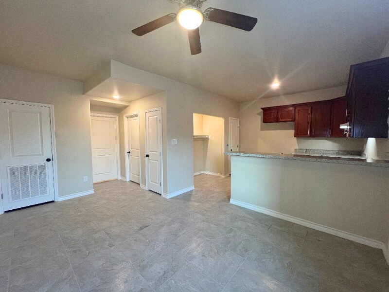 Building Photo - 2904 E Lyon St