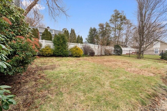 Building Photo - 1736 Central St