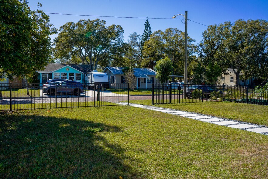 Building Photo - 3835 4th Ave N