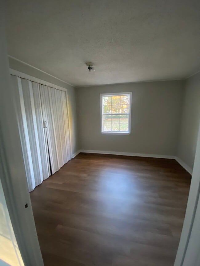 Primary Photo - 4bdrm 1bath Home in Millington