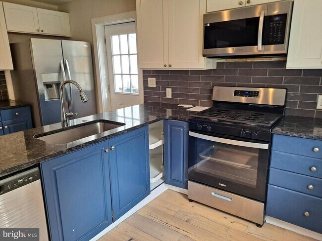 Building Photo - 1100 Green St