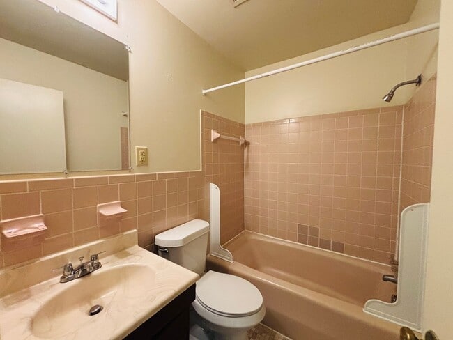 Building Photo - 105 Sherwood Ct