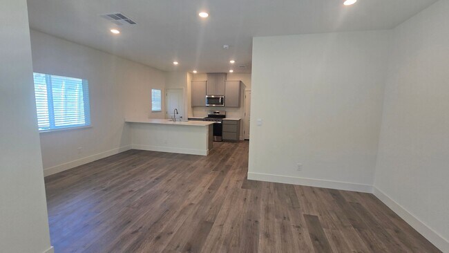 Building Photo - 5854 Altitude St