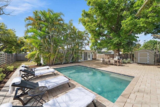 Building Photo - 2650 Leafy Ln