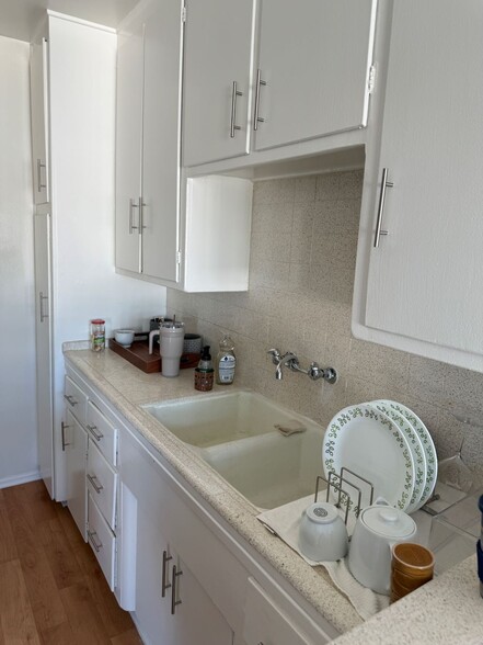 Kitchen with lots of storage - 4445 Murietta Ave