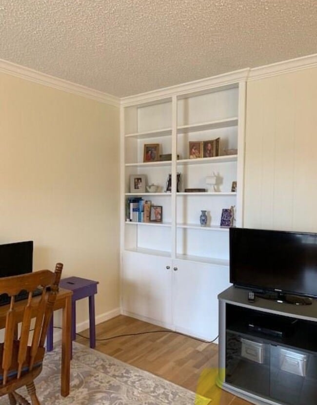 Building Photo - 6410 Del Monte Dr