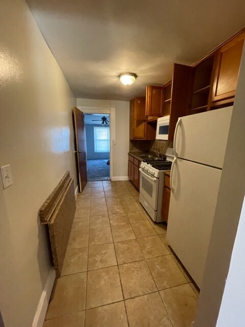 Kitchen - 358 E 70th St