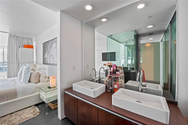 Building Photo - 1040 Biscayne Blvd