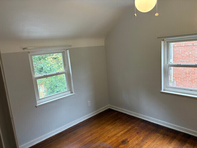 Building Photo - 46 Wenzell Pl