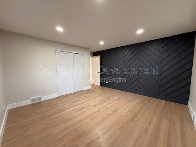 Building Photo - 465 Alexander Blvd