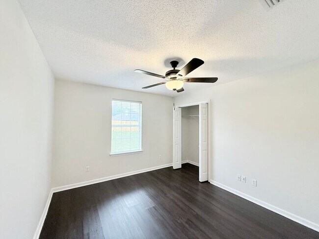 Building Photo - 5102 Brookside Dr