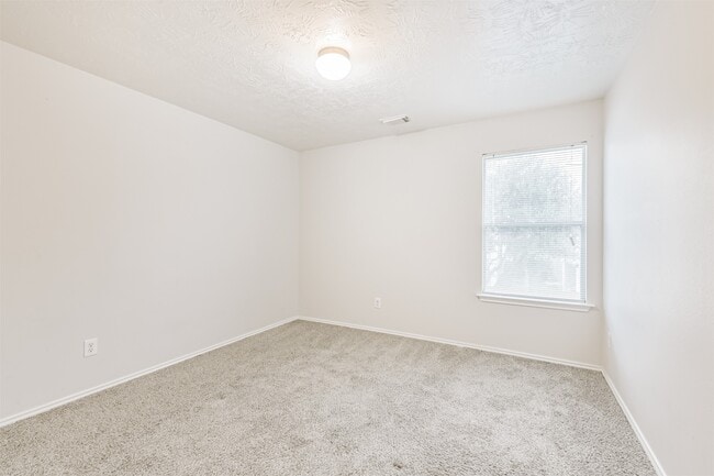 Building Photo - 15023 Roche Rock Dr