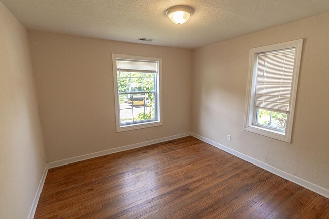 Building Photo - 306 W Worley St