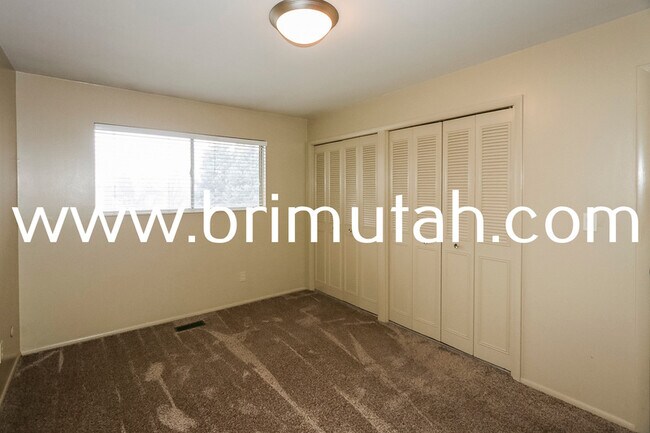 Building Photo - 4717 Naniloa Dr