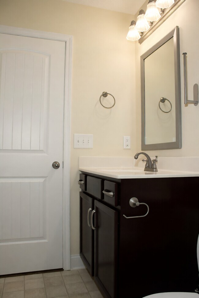 Building Photo - 1275 Eagle's View Dr