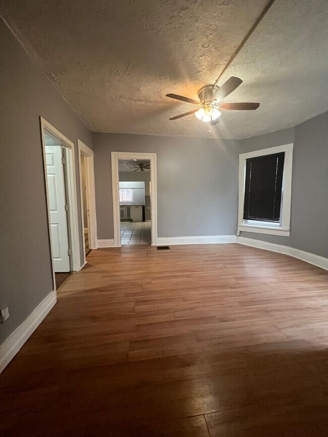 Building Photo - 1563 E 47th St