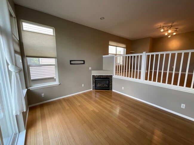 Building Photo - MAGNOLIA 3 BED, 1.5 BATH TOWNHOME FOR RENT...