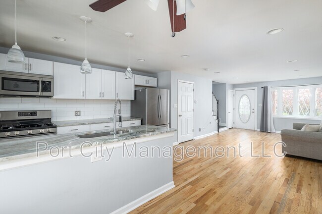 Building Photo - 744 Aldworth Rd