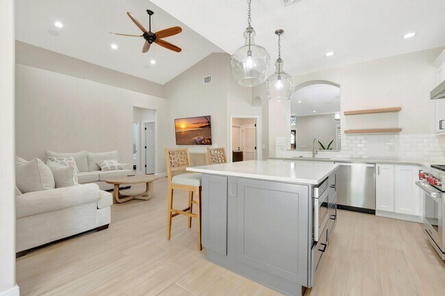 Building Photo - 1050 Delray Lakes Dr