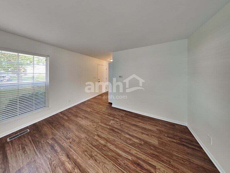Building Photo - 21744 W Knollwood Dr