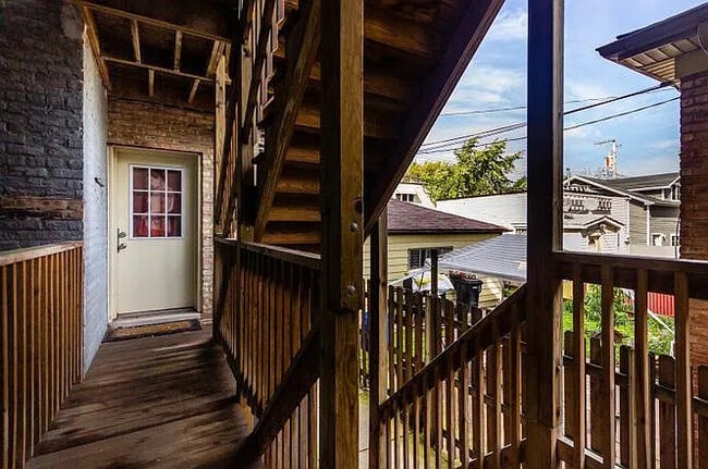 Building Photo - 3036 W Cullom Ave