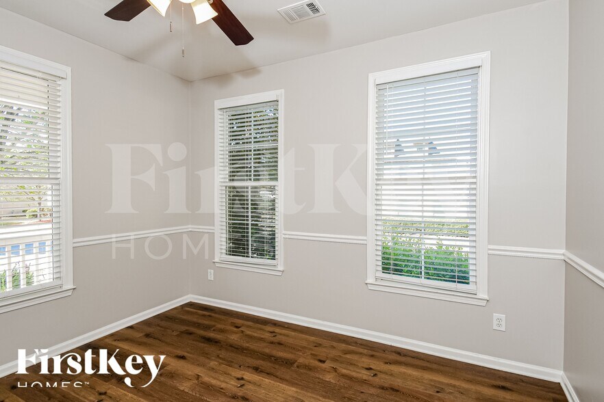 Building Photo - 112 Market Ln