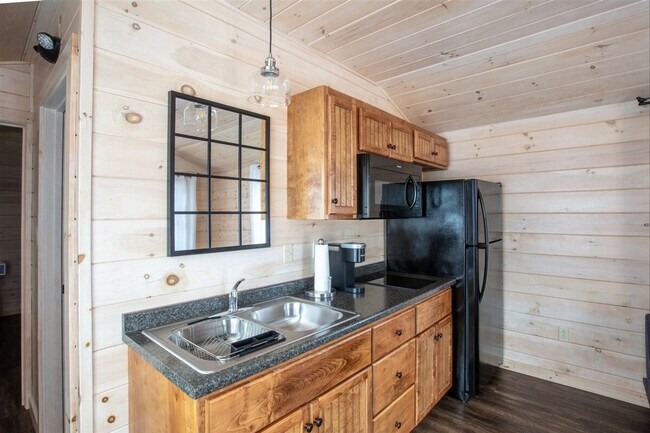 Building Photo - 13 Autumn Ln