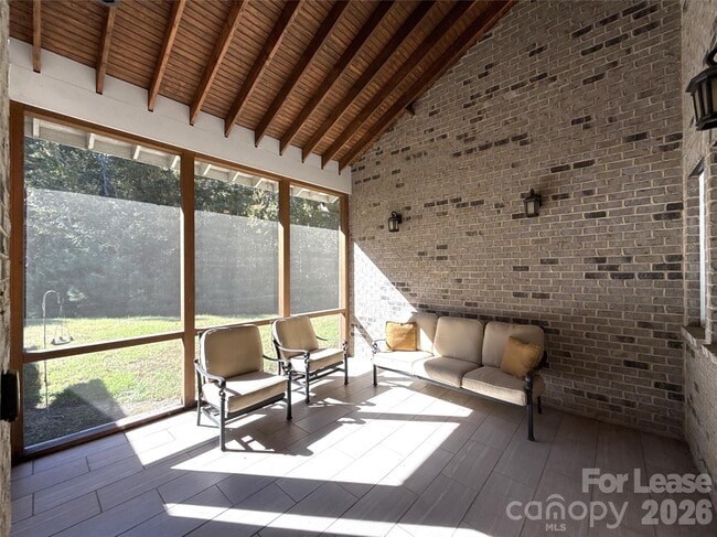 Building Photo - 13931 Thompson Rd