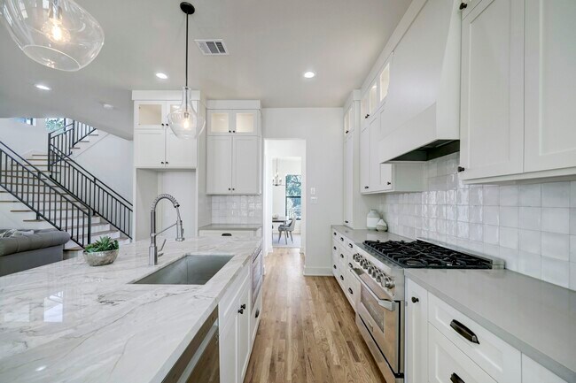 Building Photo - 4715 McKinney St