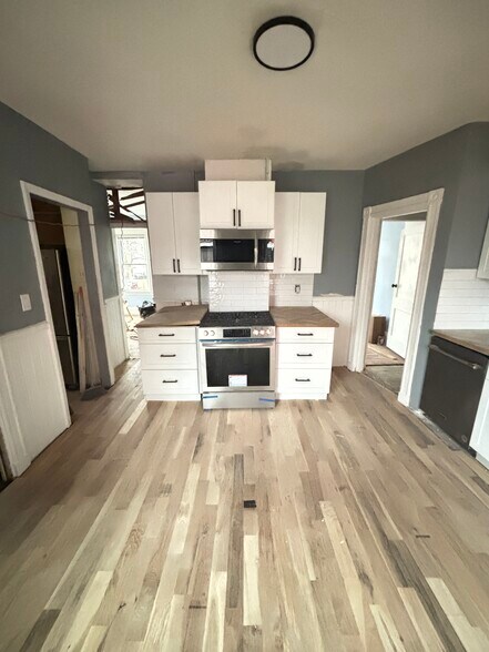 Building Photo - 46 Evelyn St