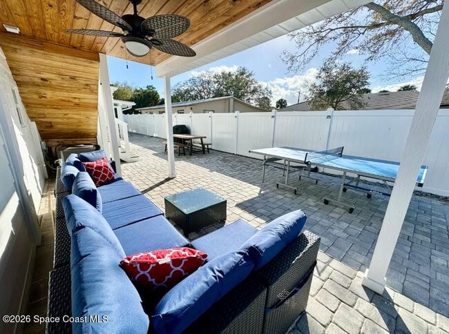 Building Photo - 208 Seminole Ave W