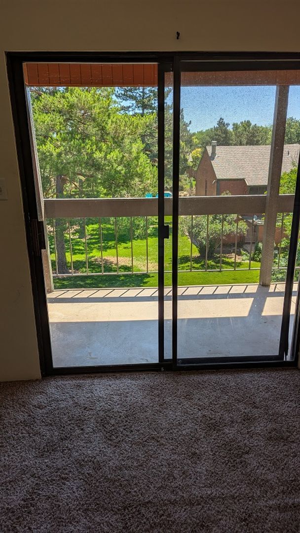 Building Photo - Bright & Spacious 2 Bed with Balcony in Prime Location