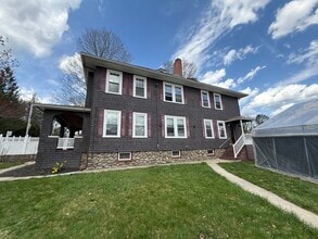 Building Photo - 612 Grove St