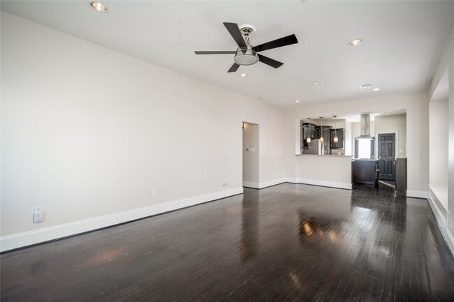 Building Photo - 312 W 20th St