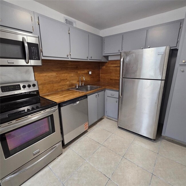 Building Photo - 1800 Sans Souci Blvd