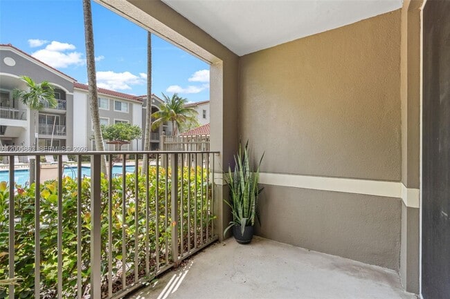 Building Photo - 6841 SW 44th St