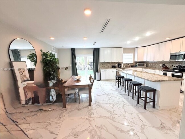 Building Photo - 11020 SW 42nd Terrace