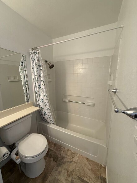 Building Photo - 90 Cherry Ridge Ln