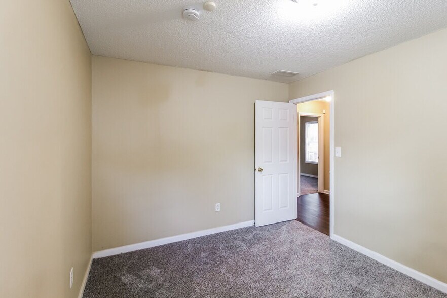 Building Photo - 6581 Lake Mill Trce