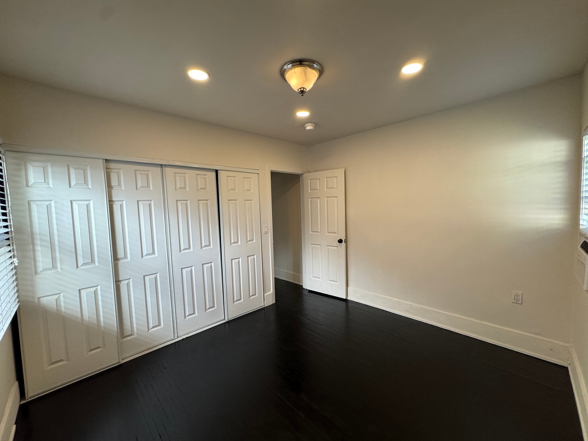 Building Photo - 849 N West Knoll Dr