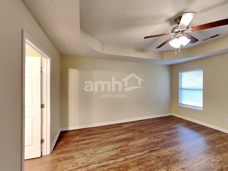 Building Photo - 1007 Middleton Ln